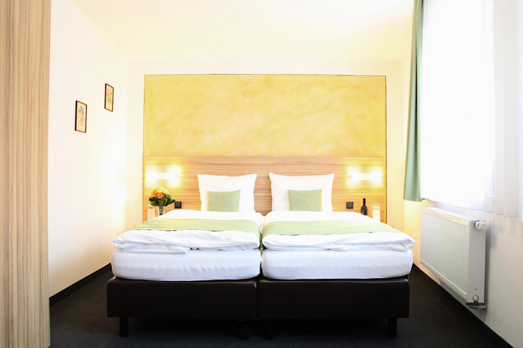 Hotel Garni Goldene Traube Bad Windsheim Extérieur photo