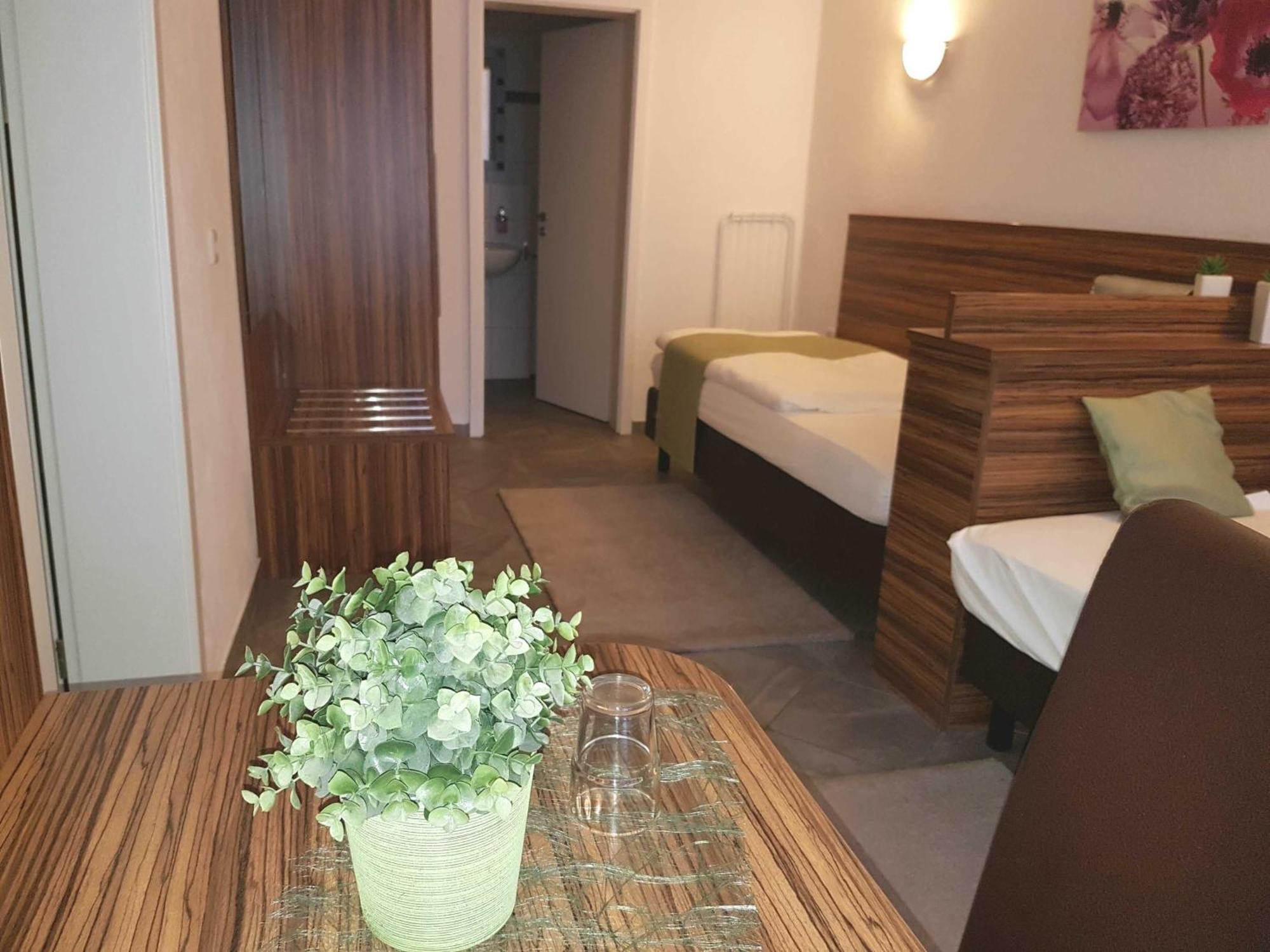 Hotel Garni Goldene Traube Bad Windsheim Extérieur photo