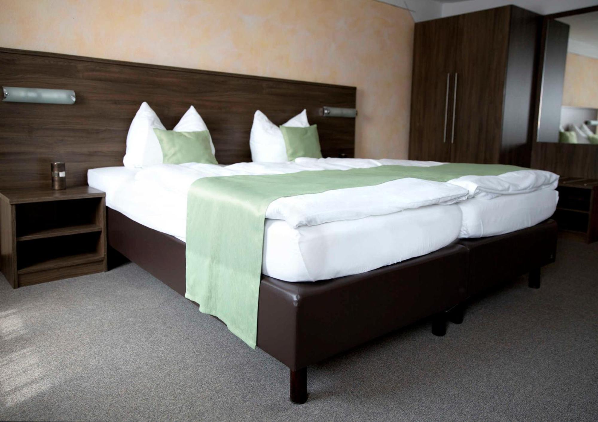 Hotel Garni Goldene Traube Bad Windsheim Extérieur photo