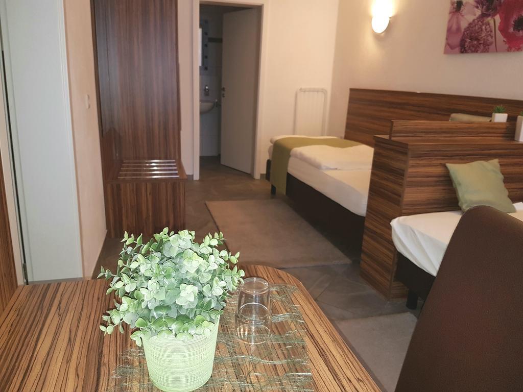 Hotel Garni Goldene Traube Bad Windsheim Extérieur photo